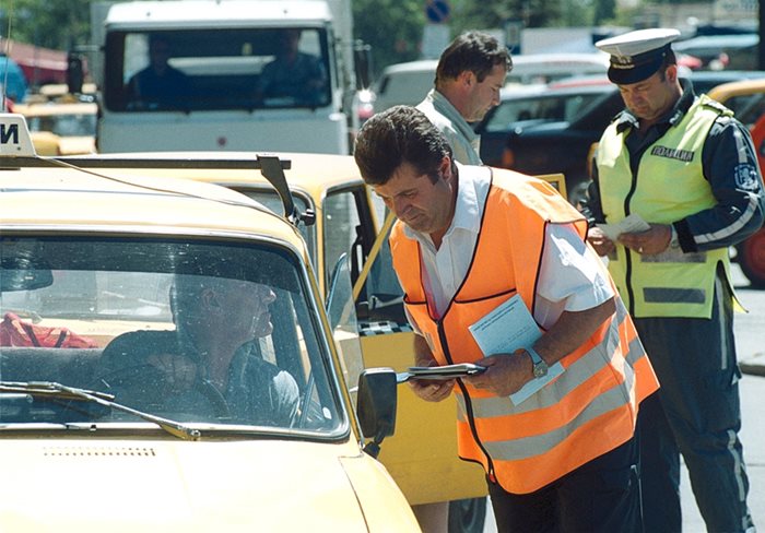 ДАИ и КАТ често проверяват жълтите коли за нарушения.