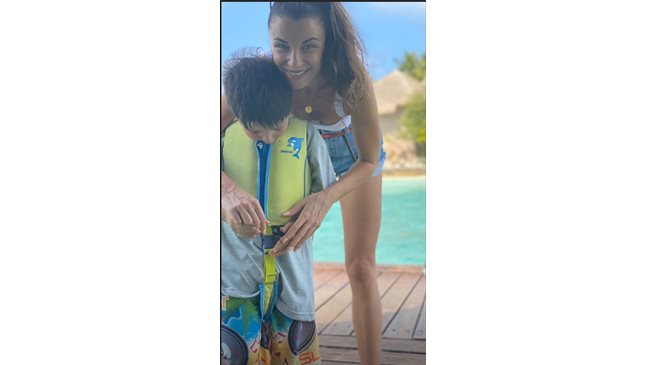 Диляна Попова на почивка със сина си на Малдивите