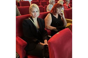Мария Бакалова гледа постановката "Хага" в Народния театър