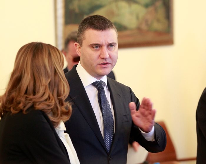 Екипът на финансовия министър Владислав Горанов очаква забавяне на темповете на икономическия растеж.