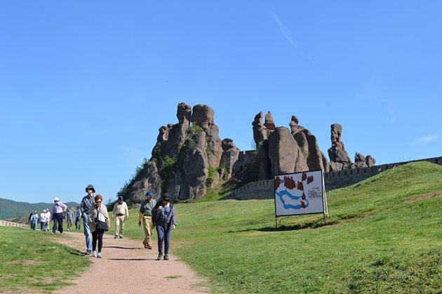 Скалите привличат туристи от цял свят