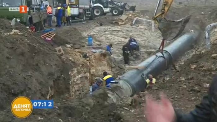 Над 17 часа продължава работата по въстановяване на газопровода при Ветрино. 
