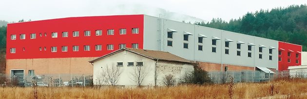 Реновираното картофохранилище на фирма „Агролоджик“ с вместимост над 5000 т в базата й в Белчин, в което продукцията се сортира и пакетира
