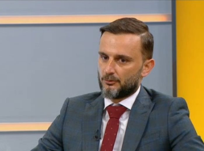 Зам.-министърът на регионалното развитие и благоустройството Явор Пенчев
Кадър: БНТ