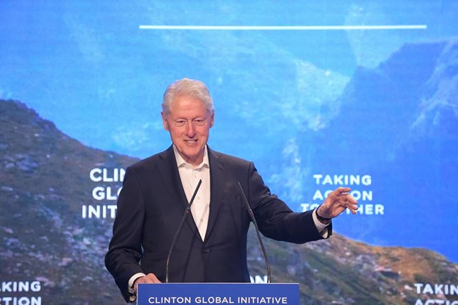 Бил Клинтън по време на посещението си в София