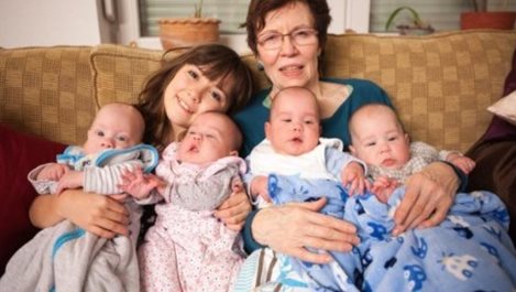65-годишна жена роди четиризнаци
