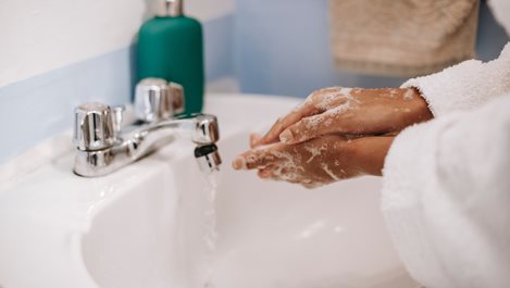 Как да спасим кожата си от прекомерното миене на ръцете