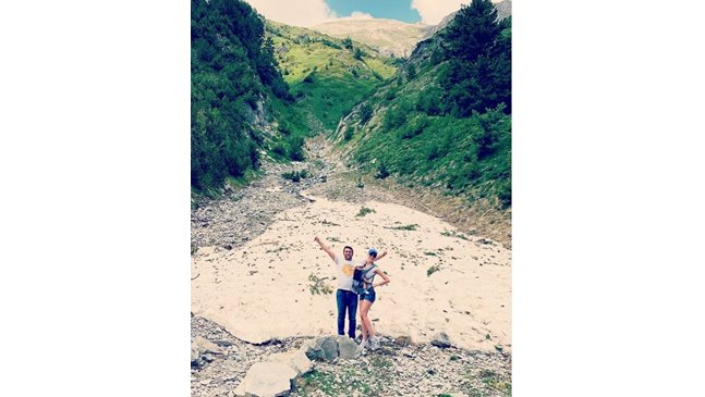 Антония Петрова качи 5-месечния си син на връх Вихрен