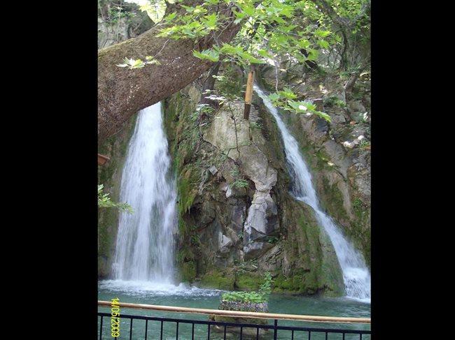 А това е водопад до Бачково, който също е много красив. 
Милена Василева, Кърджали
[milena_2509@abv.bg]