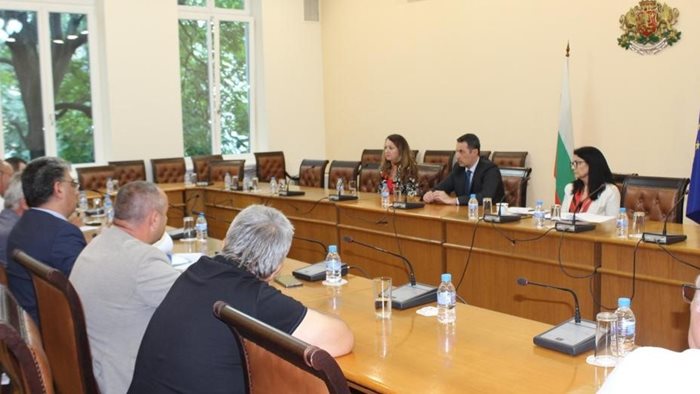 Министърът на транспорта Георги Гвоздейков се срещна с борда на директорите на "България Хели Мед Сървиз".