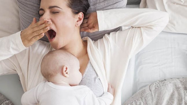 Как да спите като бебе с новородено у дома?