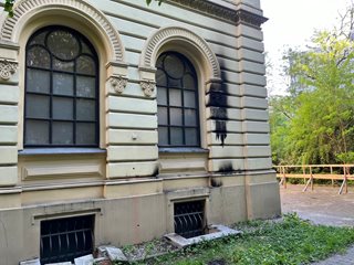Полската полиция арестува младеж, хвърлил запалителни бомби срещу синагога във Варшава