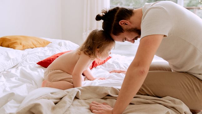 Защо бащите са по-щастливи родители от майките?