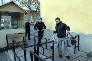 Двойният убиец от “Соло” заловен на летище след 12 г. без следа, наема елитни адвокати в Ташкент
