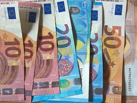 Законът за еврото превръща в банки пощите в малките селища