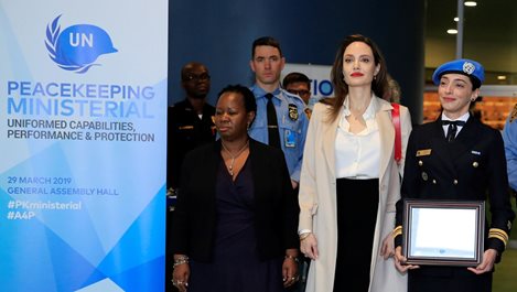 Анджелина Джоли: Равенството на жените
е от ключово значение, за да има мир
по света (Снимки)