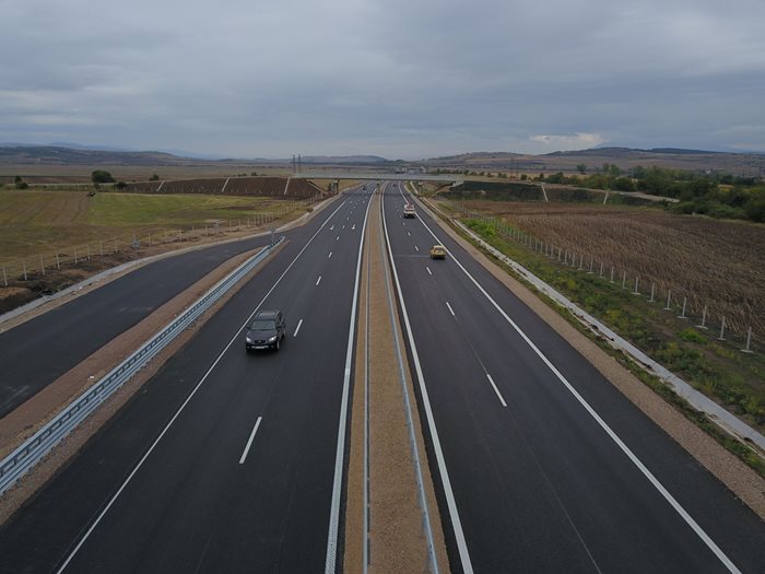 В първите дни на ноември се очаква да бъде завършен 17-километровият участък от магистрала “Европа”