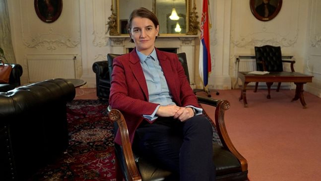 Сръбската премиерка има син, гаджето й роди