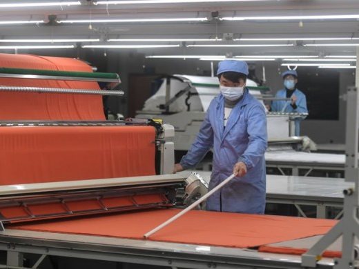 Текстилните компании от Джъдзян са изправени пред трудности, заради поредната вълна на COVID-19, но ситуацията в сектора остава стабилна