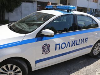 Маскирани обраха автомивка в София