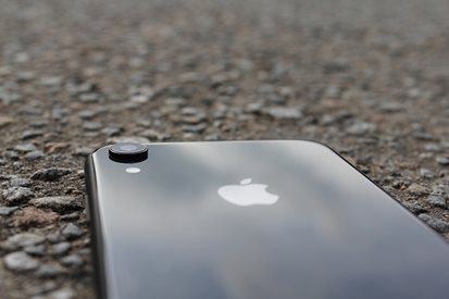 Защо да си купиш iPhone XR вместо iPhone XS