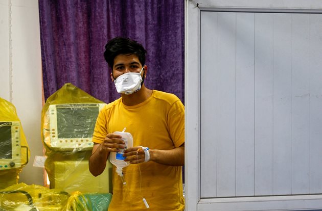 Ирански студент, инфектиран с коронвируса, е поставен под карантина в болница в Наджаф, Ирак Снимки: Ройтерс