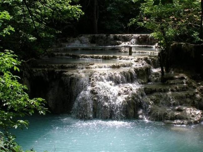 И аз изпращам снимка на Крушунският водопад, който е едно от райските кътчета на България. Всеки, който посети това място ще остане опиянен от красотата му.
Николета Цанова , 14год. гр.Плевен
[n.canova@abv.bg]