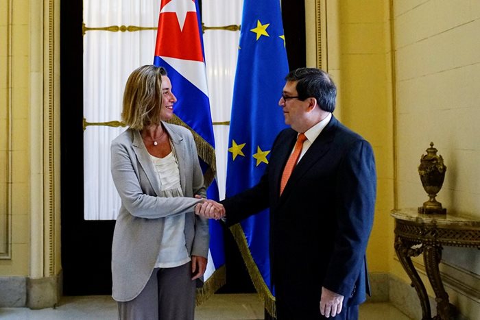 Федерика Могерини с кубинския външен министър Бруно Родригес.