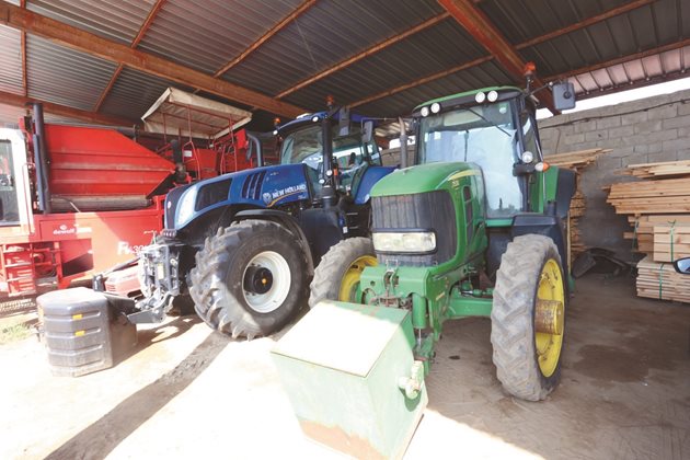 Някои от серията трактори на Славчо