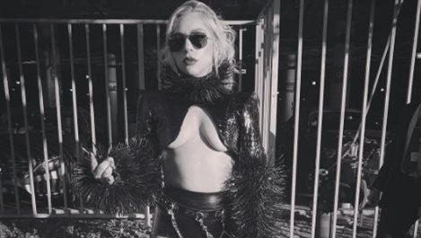 Лейди Гага предизвика фурор с тоалета си от "Грами"