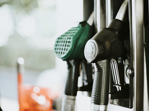 Глобалният недостиг на дизел повишава риска от скок на цените на петрола