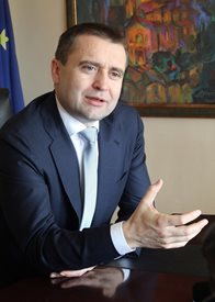 Юбилей в пандемията ще празнува шефът на Комисията за финансов надзор Бойко Атанасов