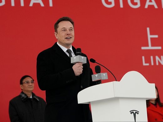 Тесла направи първата копка на новата си фабрика в Шанхай (Снимки)