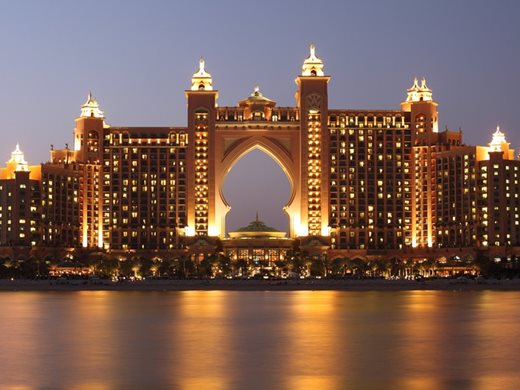 С отпадането на ограничителните мерки Дубай се опитва да съживи туризма