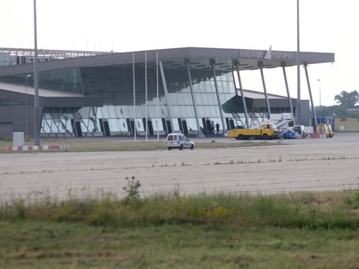 Отложиха офертите за летище Пловдив
за 12 октомври