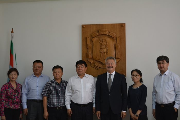 Шестчленна делегация от китайската провинция Нингся, водена от вицегубернатора Ма Ли посети община Монтана. Снимка: Камелия Александрова