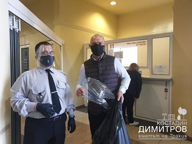 Костадин Димитров се погрижи и полицаите да носят маски.