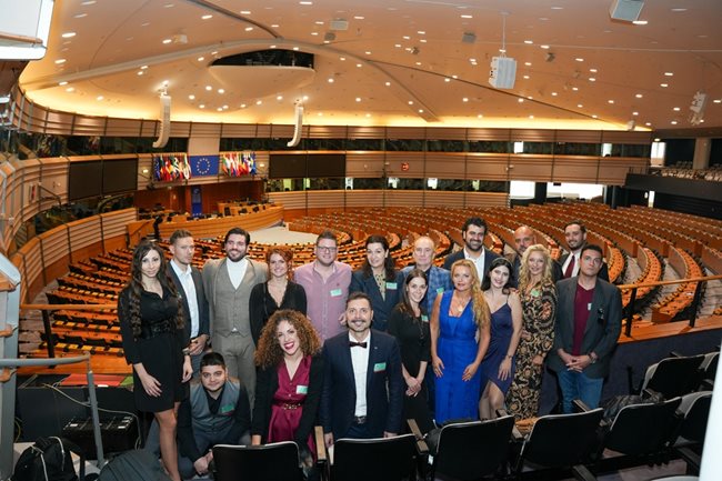 Екипът на спектакъла "Опера Д'Аморе" в Европейския парламент