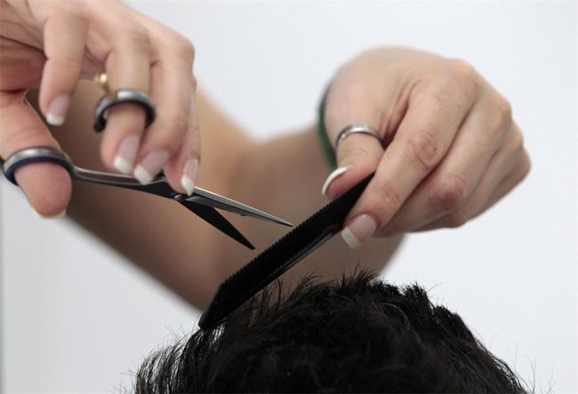 За здрава и плътна коса е препоръчително подстригване с около 1 см всеки месец.