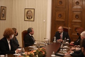 Президентът Радев заяви пред ИТН, че българският избирател възприема партията като “част от промяната”. 
