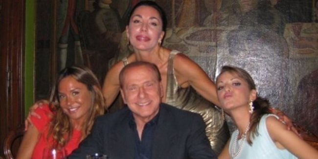 Мишел Бонев (горе) по време на приятелството си с Берлускони и с годеницата му Франческа Паскале (вдясно).