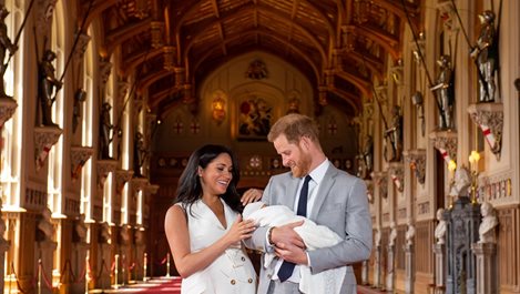 Принц Хари и Меган показаха новородения си син (снимки)