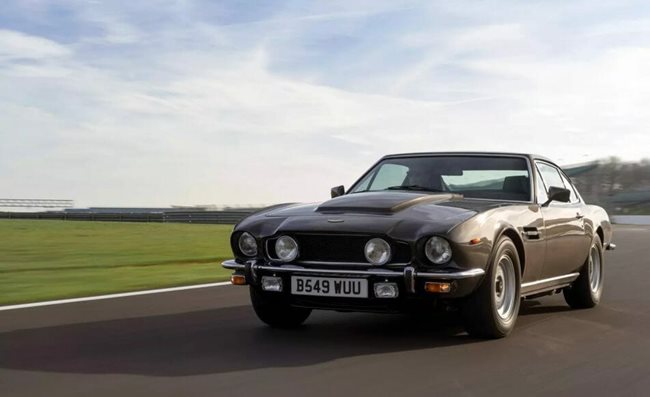 Aston Martin V8.