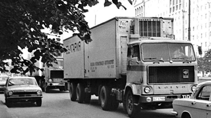 Камион “Волво” на
 стопанско обединение “Международен автомобилен транспорт”