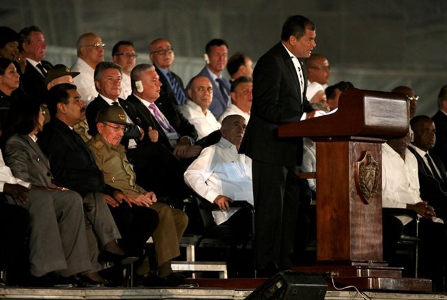 Президентът на Еквадор Рафаел Кореа също се прости с кубинския лидер.