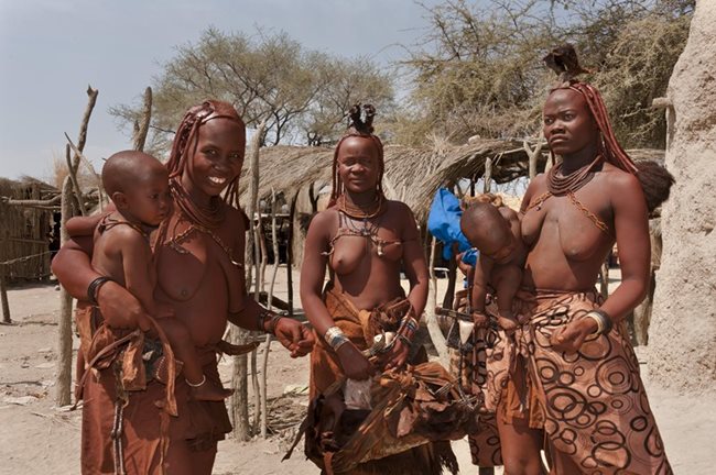 В Намибия туристите могат да посетят села, в които хората живеят така, както са го правили преди столетия.