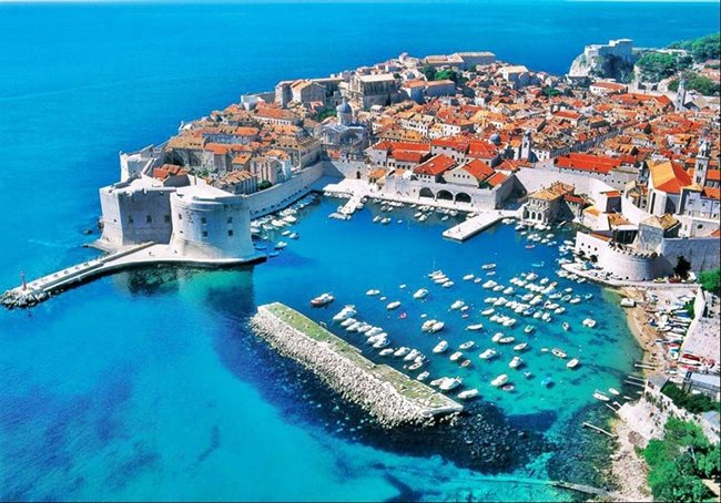 Дубровник, който преживя 7-месечна обсада, е перлата на Хърватия.