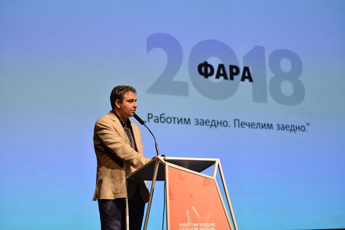 Николай Караджов, изпълнителен директор на Българската асоциация на комуникационните агенции, обявява победителите на ФАРА