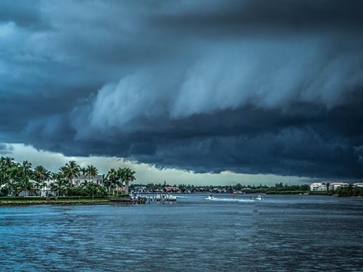 Извънредно положение е обявено в щата Флорида заради приближаващ ураган