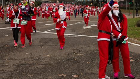 20 хиляди Дядо Коледовци тичаха в Мадрид (Видео)